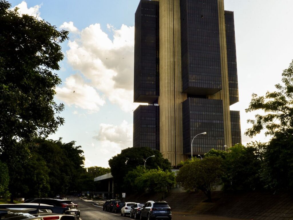 Copom decide nesta quarta em quanto elevará juros básicos