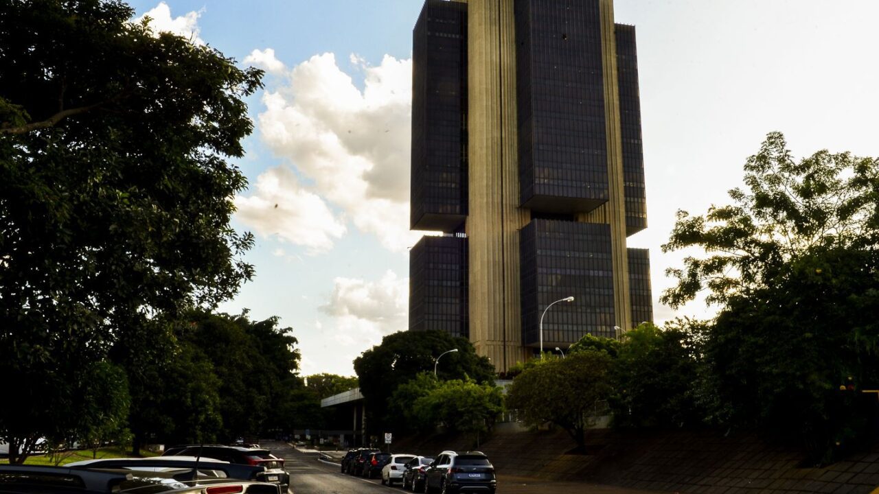 Copom decide nesta quarta em quanto elevará juros básicos