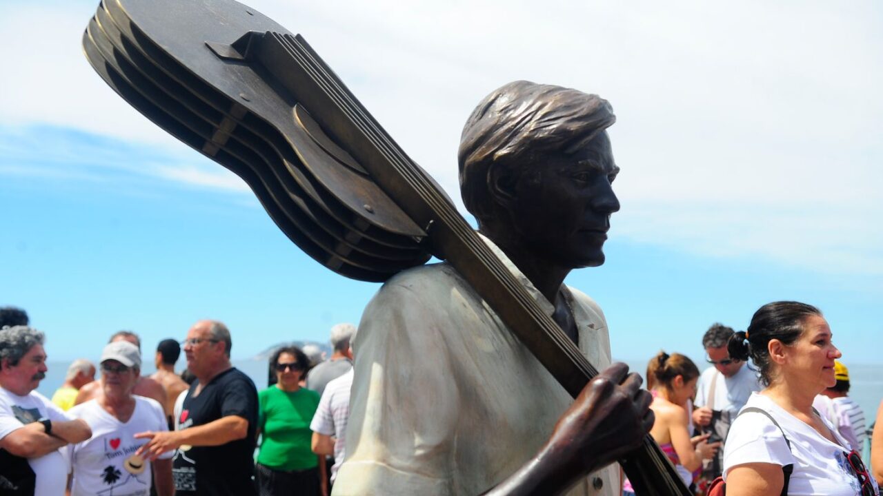 Hoje é Dia: Tom Jobim, Catulo de Paula e Dia do Forró são destaques