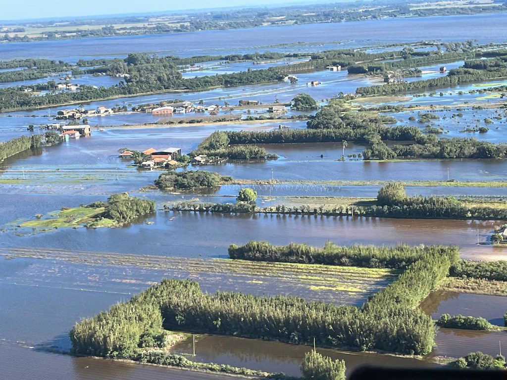 Entra em vigor lei que concede descontos a produtores atingidos por enchente no RS