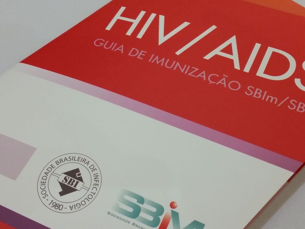 Geriatra chama atenção para aumento de casos de HIV em idosos