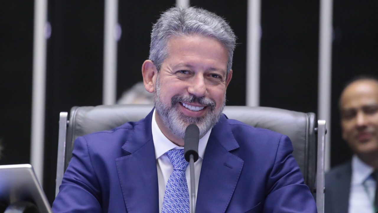 Homenageado no Plenário por deputados de diversos partidos, Lira diz que voltará ao chão de fábrica