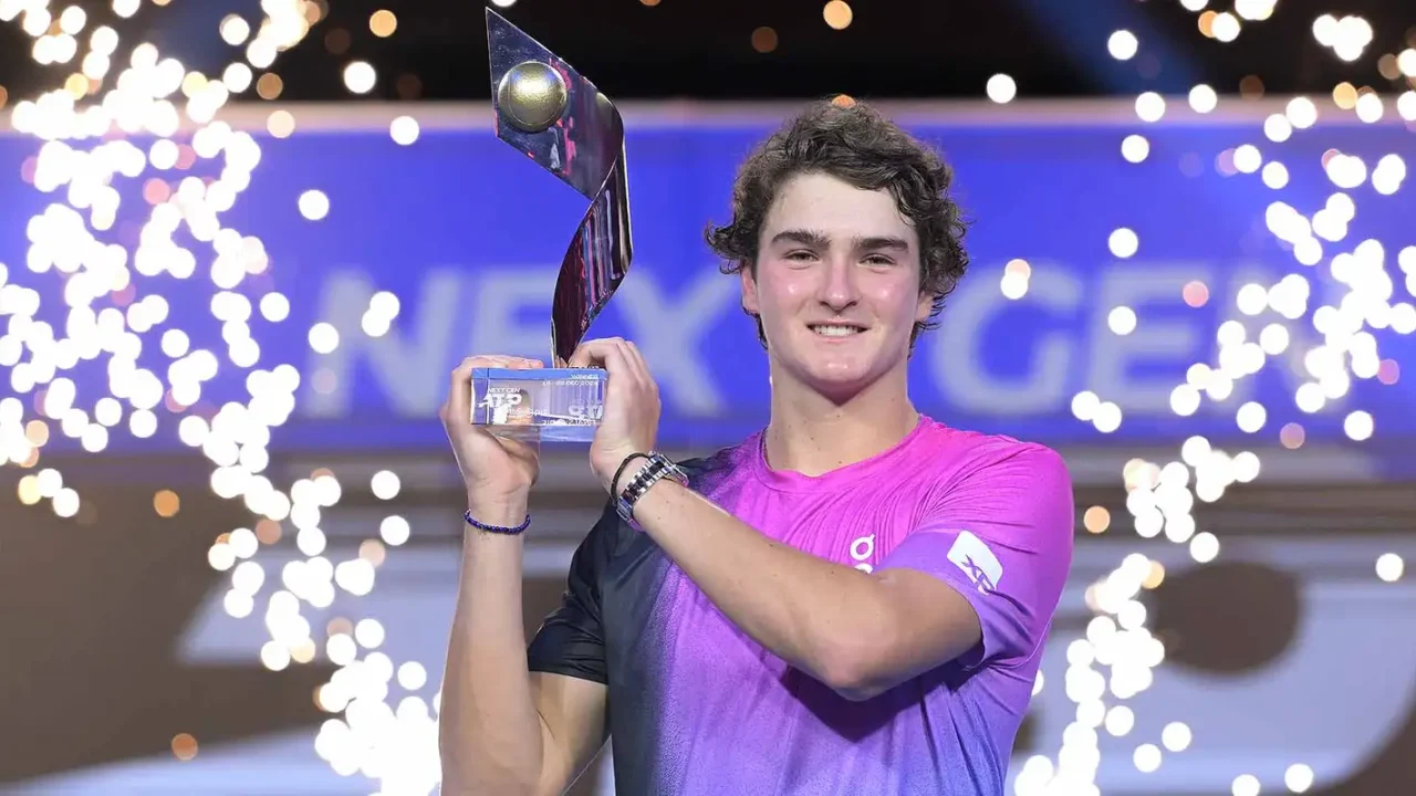 Tênis: João Fonseca conquista o título do Next Gen ATP Finals