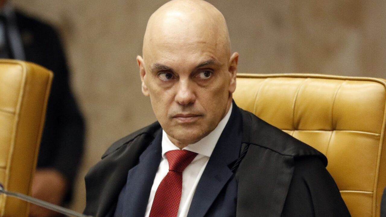 Maioria do STF nega recurso para tirar Moraes do inquérito do golpe