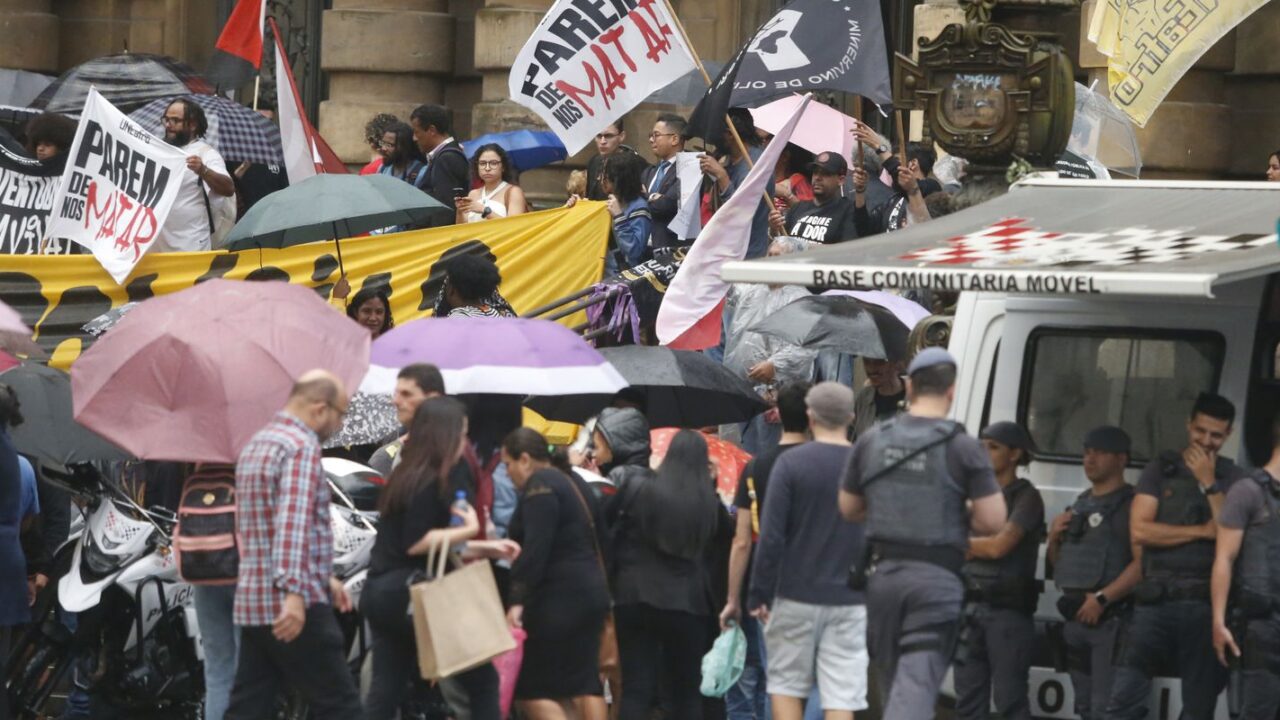 Manifestação pede saída do secretário de Segurança Pública de SP