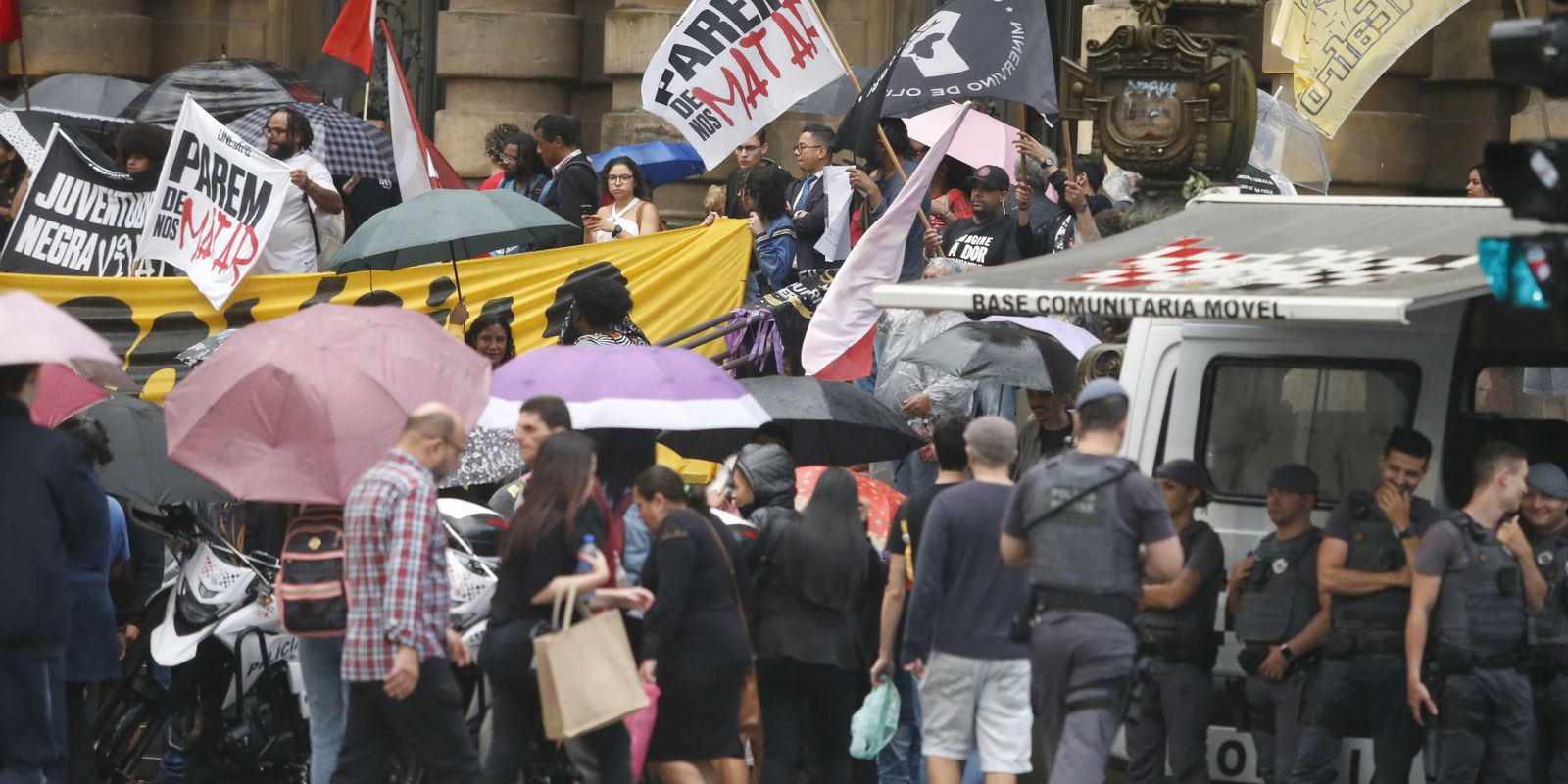 Manifestação pede saída do secretário de Segurança Pública de SP