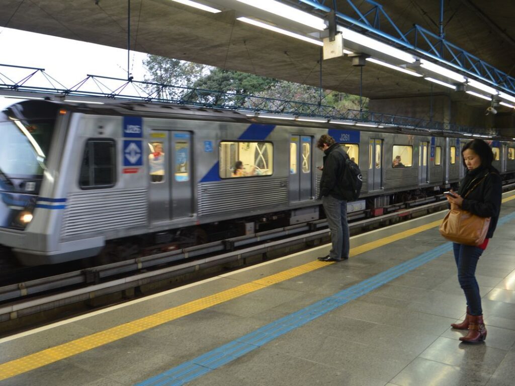 Saiba como vão funcionar o trem e o metrô de SP no Natal e no ano novo