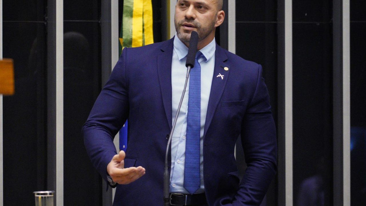 Moraes diz que Daniel Silveira usou ida ao hospital como álibi