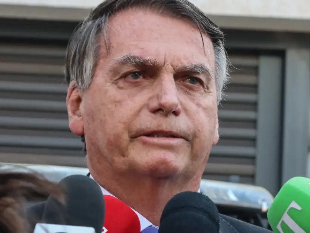 Moraes autoriza Bolsonaro a ir ao velório da mãe do presidente do PL