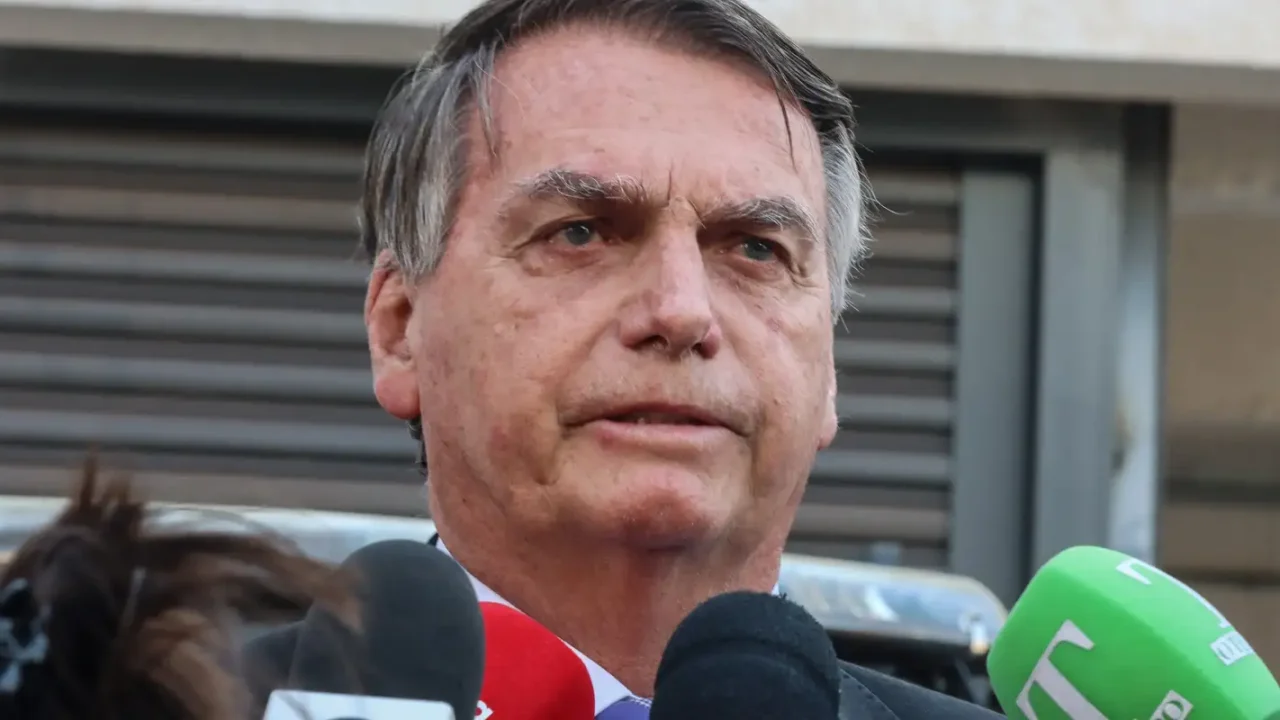 Moraes autoriza Bolsonaro a ir ao velório da mãe do presidente do PL