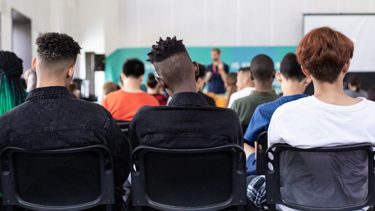 Uma a cada 3 famílias diz que filhos não aprendem o esperado na escola