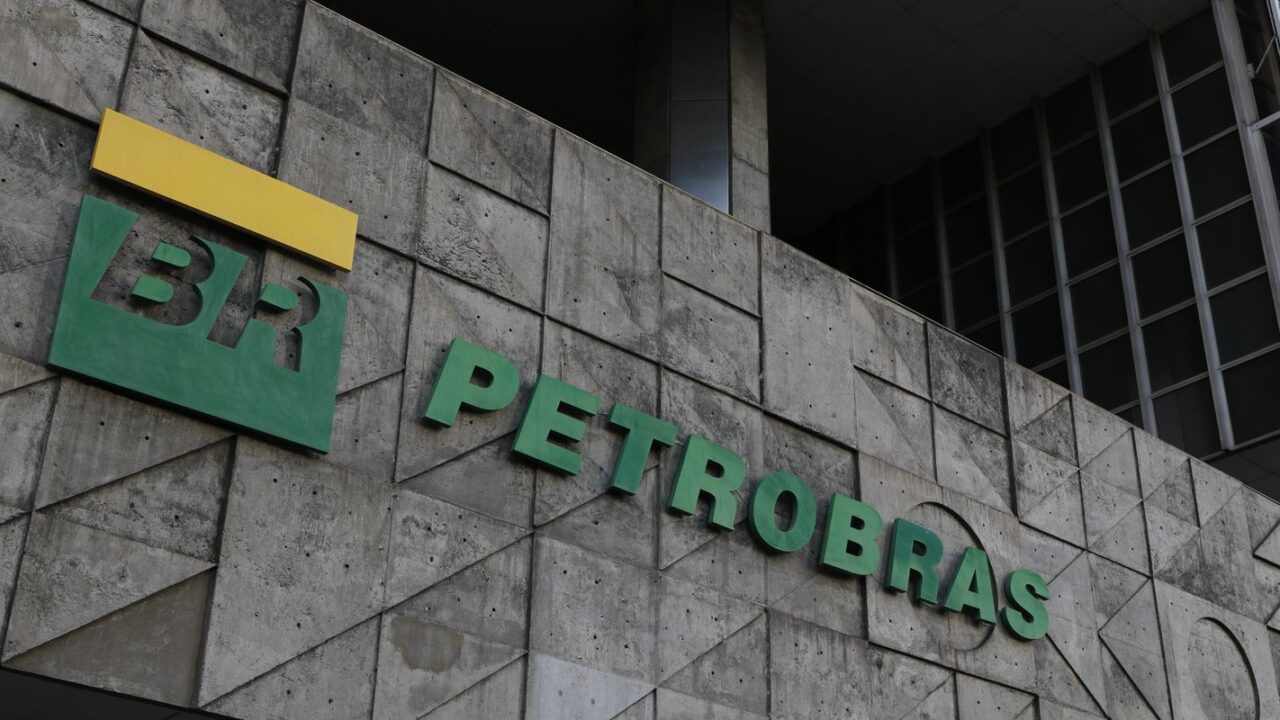 Petrobras contrata estaleiros catarinenses para 12 navios de suporte