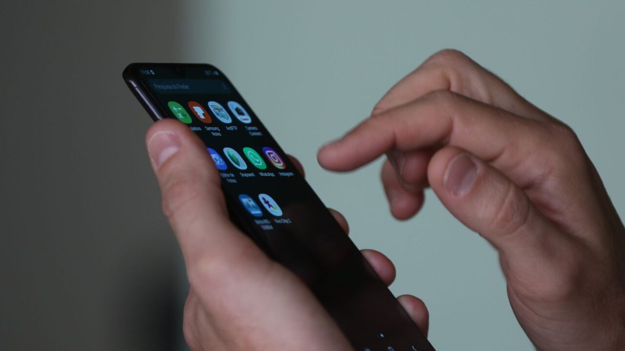 Proibição dos celulares em salas de aula SP: como era, como ficou