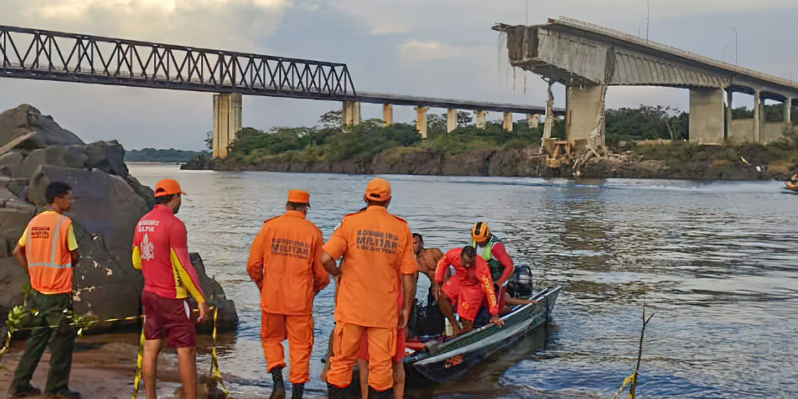 Chega a seis número de corpos resgatados de queda de ponte no Maranhão