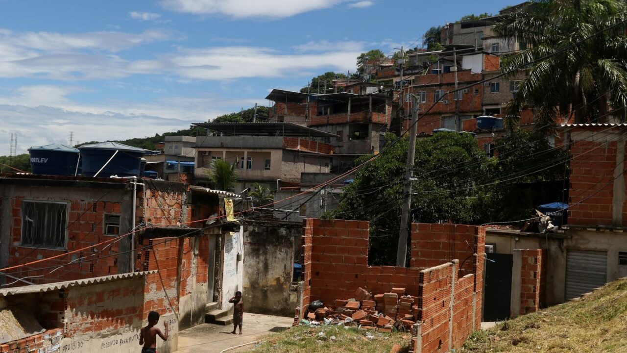 Senado aprova recursos para regularizar favelas e áreas de invasão