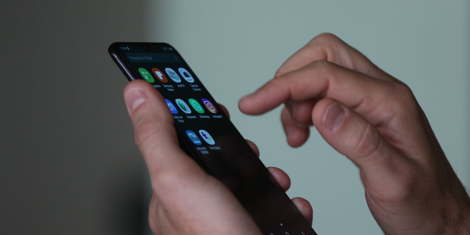 Proibição de celular em salas de aula de SP: como era e como ficou