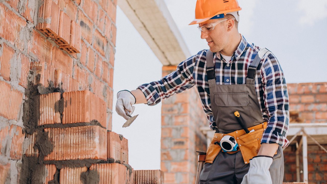 Construtora Castel abre vagas para pedreiros e serventes com contratação imediata