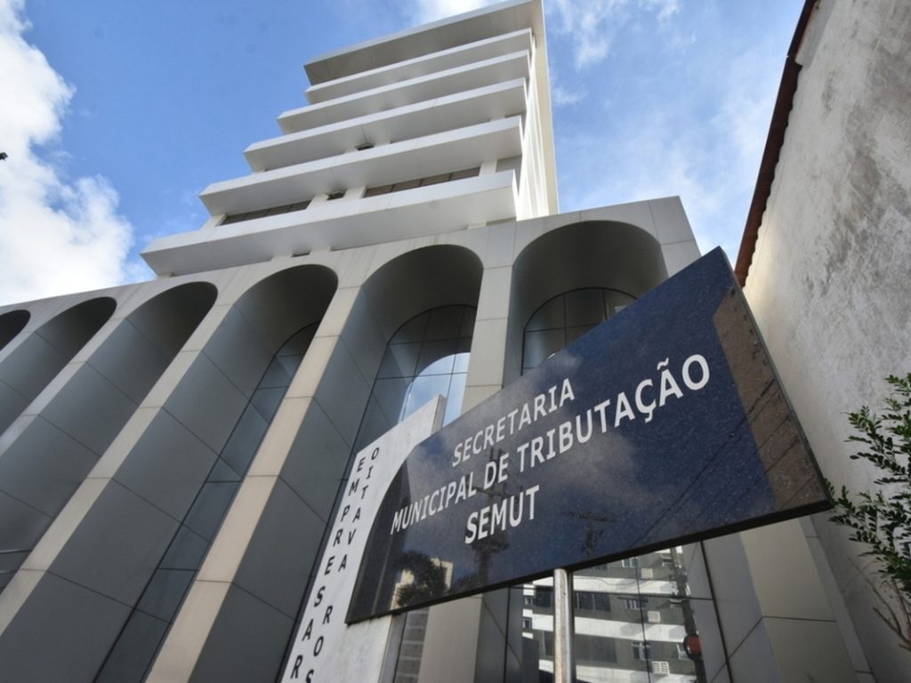 Contribuintes de Natal recebem carnês do IPTU 2025 com opções de pagamento parcelado