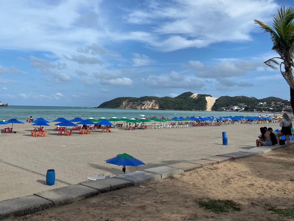 Engorda da Praia de Ponta Negra atinge 95% de conclusão e avança rumo ao Morro do Careca