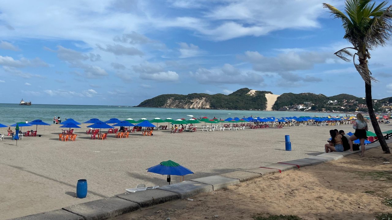 Engorda da Praia de Ponta Negra atinge 95% de conclusão e avança rumo ao Morro do Careca