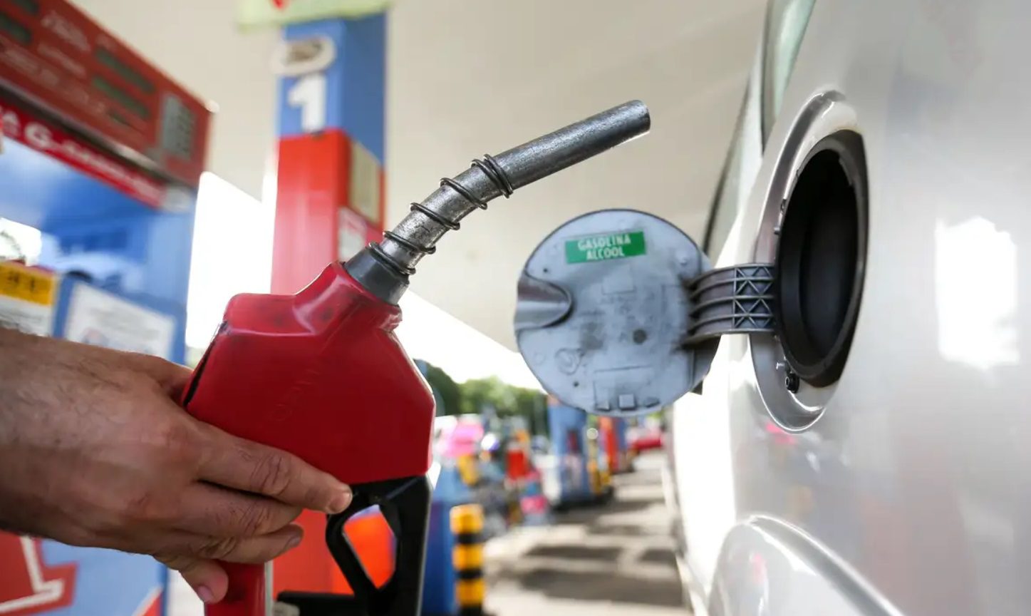 ICMS sobre gasolina e diesel sobe em fevereiro; consumidores sentirão no bolso