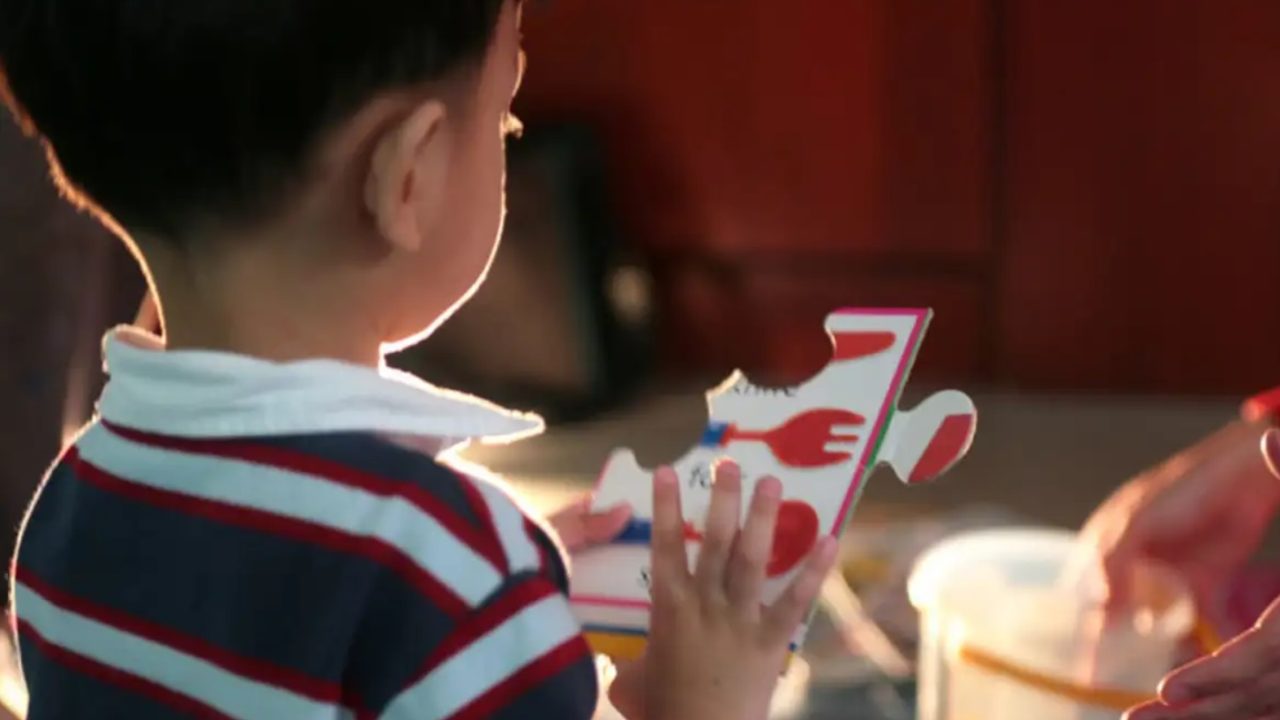 Lei garante a mães de portadores de TEA prioridade nos programas habitacionais em Natal; entenda