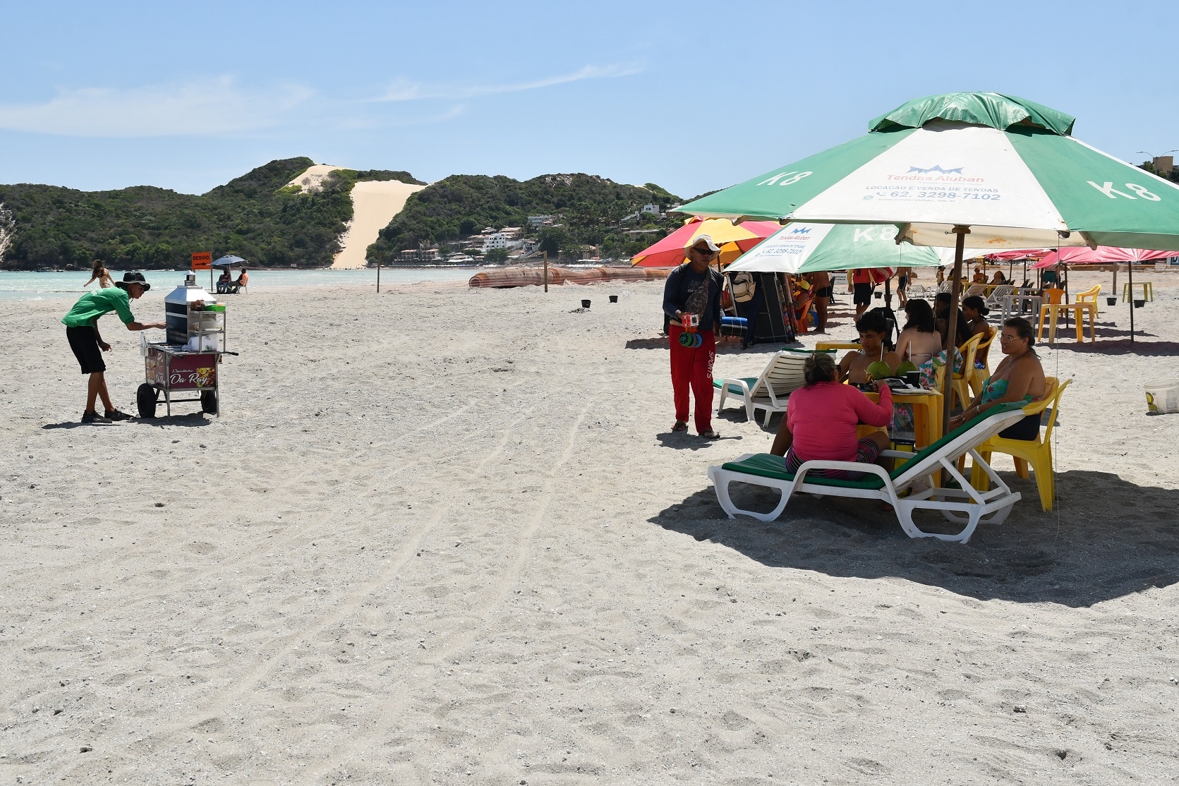 Prefeitura de Natal promete limpeza da areia de Ponta Negra em até 45 dias após engorda