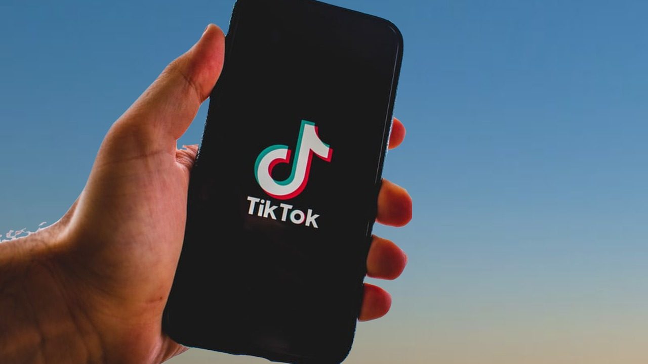 TikTok restabelece serviço nos EUA após suspensão temporária e decisão de Trump