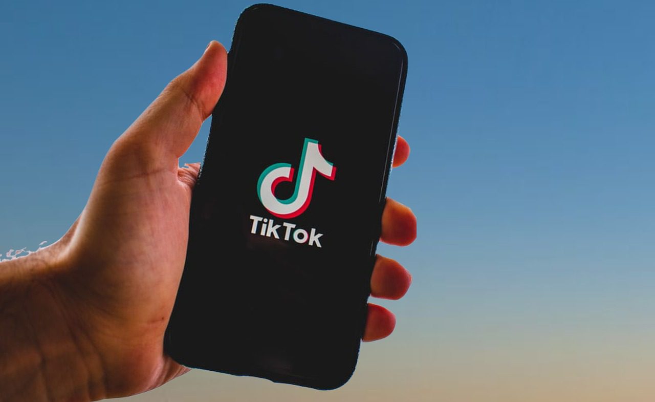 TikTok restabelece serviço nos EUA após suspensão temporária e decisão de Trump