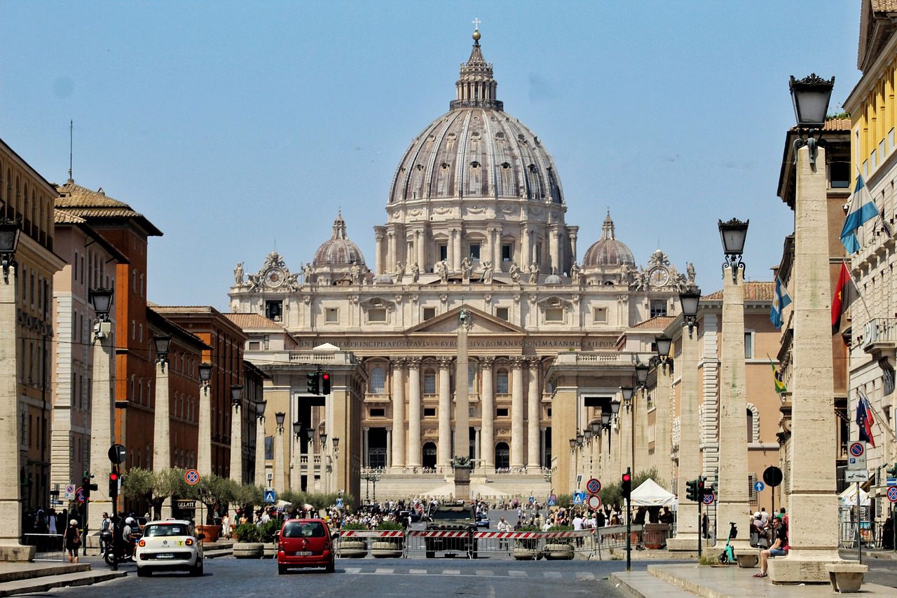 Vaticano permite sacerdocio a gays celibatarios mas veta promocao da cultura gay