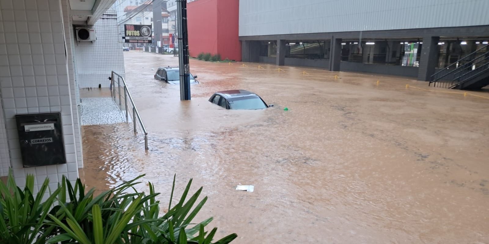 Chuvas levam quatro cidades a decretar emergência em Santa Catarina