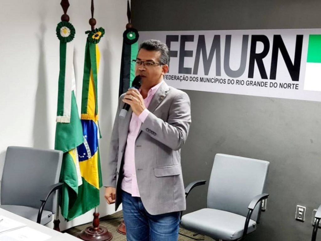 Luciano Santos renova contrato no apagar das luzes e mantém aliado na Femurn mesmo após deixar o cargo