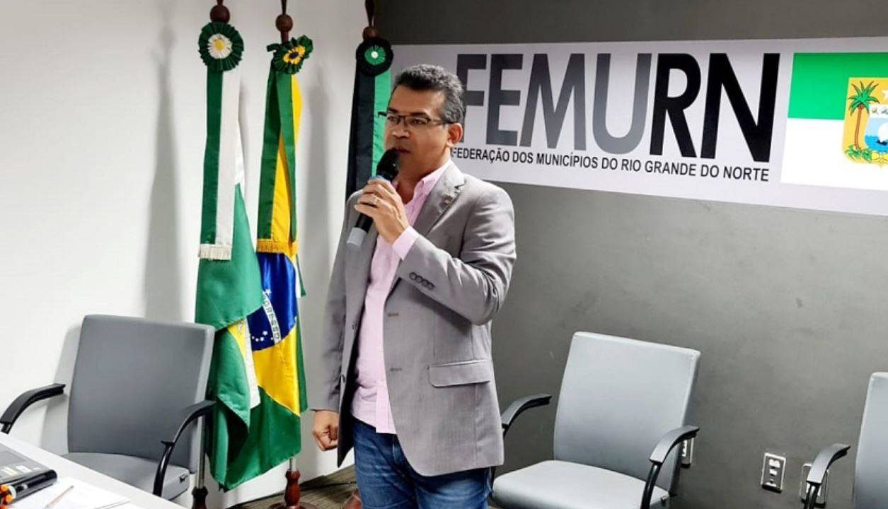 Luciano Santos renova contrato no apagar das luzes e mantém aliado na Femurn mesmo após deixar o cargo