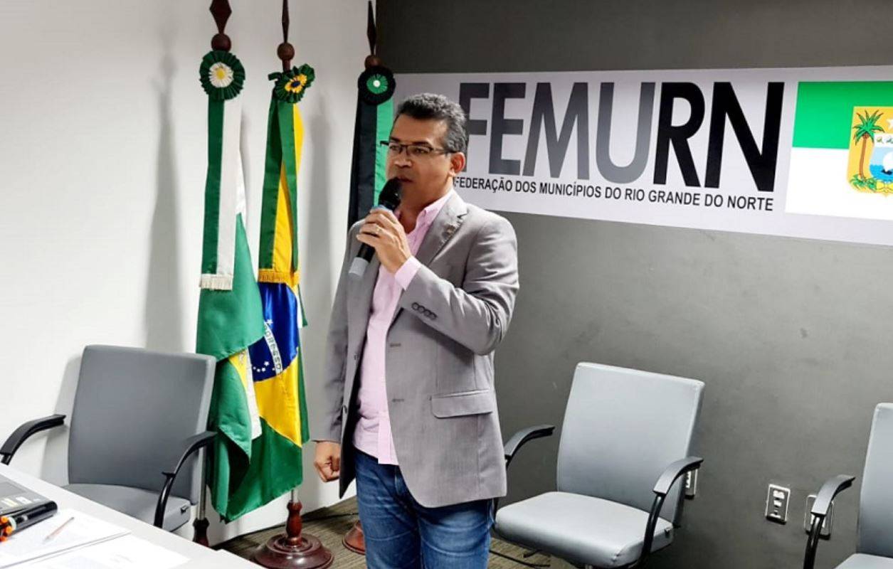 Luciano Santos renova contrato no apagar das luzes e mantém aliado na Femurn mesmo após deixar o cargo