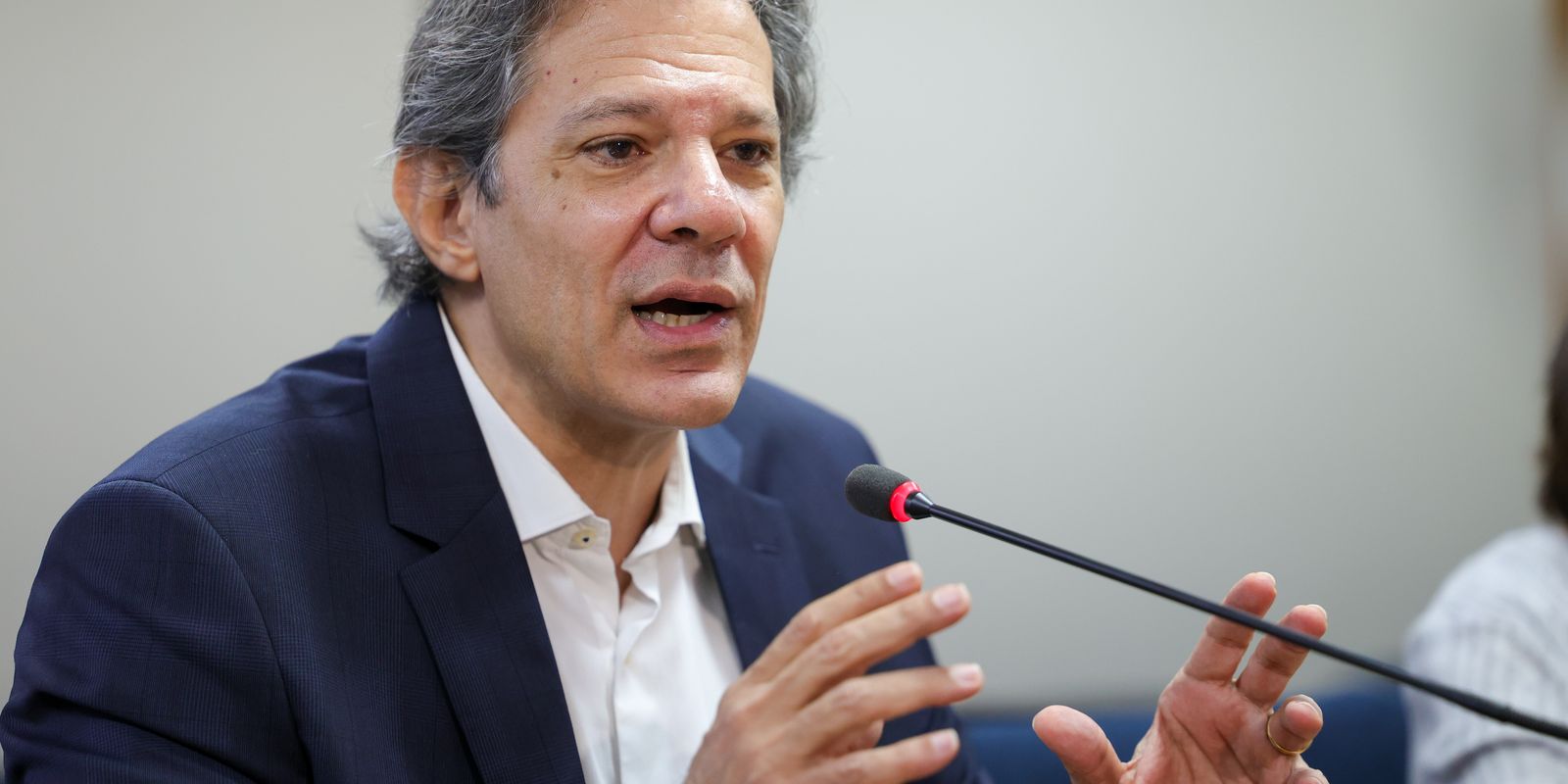 Haddad desmente imposto sobre pets e Pix após vídeo falso feito com IA