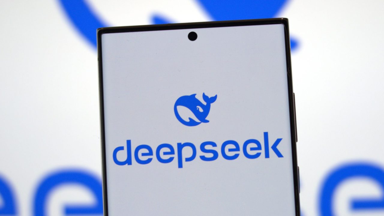 DeepSeek revoluciona o mercado de IA com modelos eficientes e de código aberto