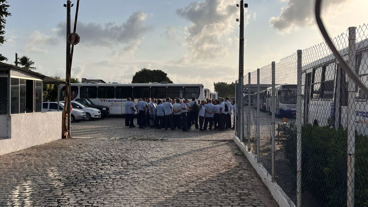 Motoristas de ônibus fazem paralisação de linhas metropolitanas na Grande Natal