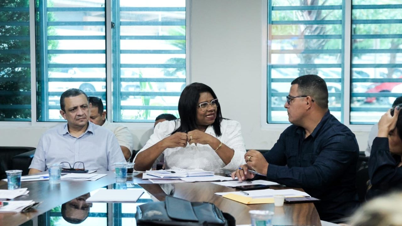 Nilda discute valorização dos servidores da saúde e melhorias no PCCS em Parnamirim