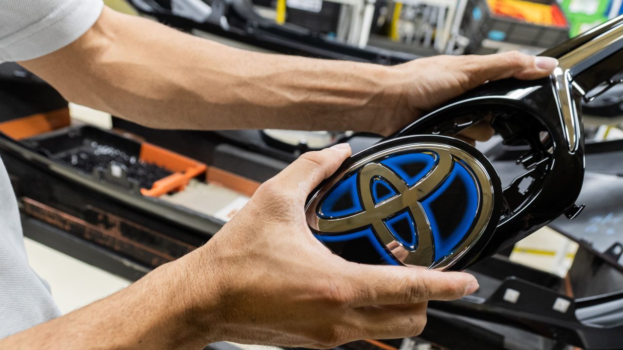 Toyota consolida liderança em produção e vendas de veículos híbridos flex em 2024