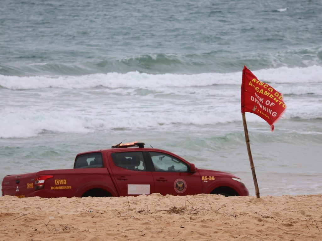 Alemã é resgatada de afogamento na Praia do Forte em Natal