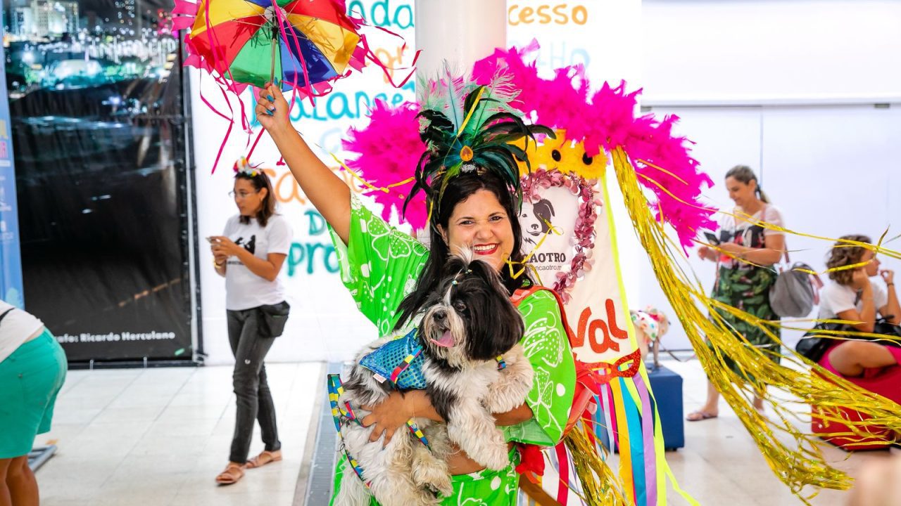 Blocão do Encãotro agita o Praia Shopping com programação especial para pets e tutores no Carnaval