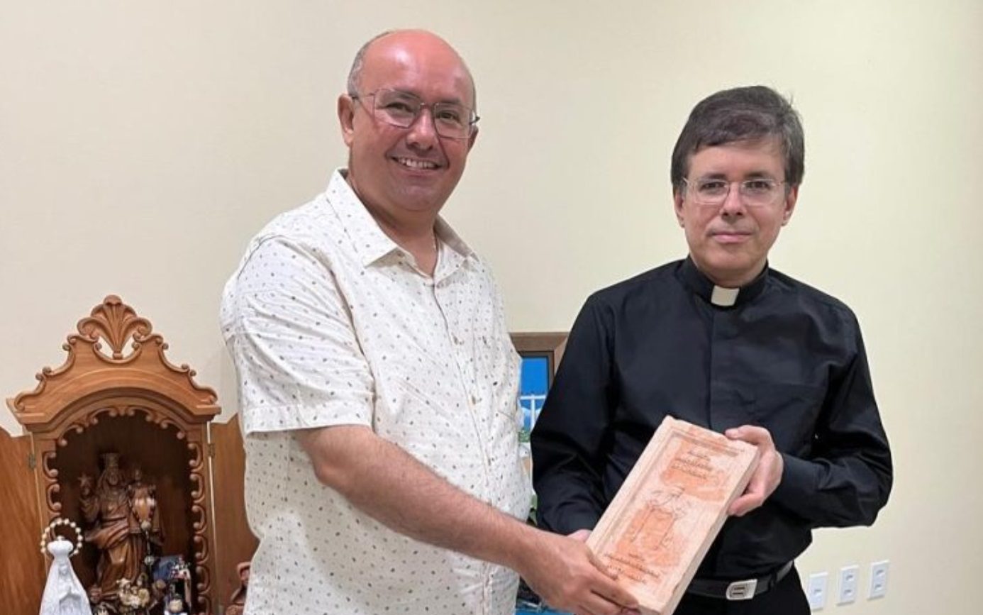 Catedral de Caicó recebe tijolo da Porta Santa da Basílica de São Pedro em sinal de comunhão com o Vaticano