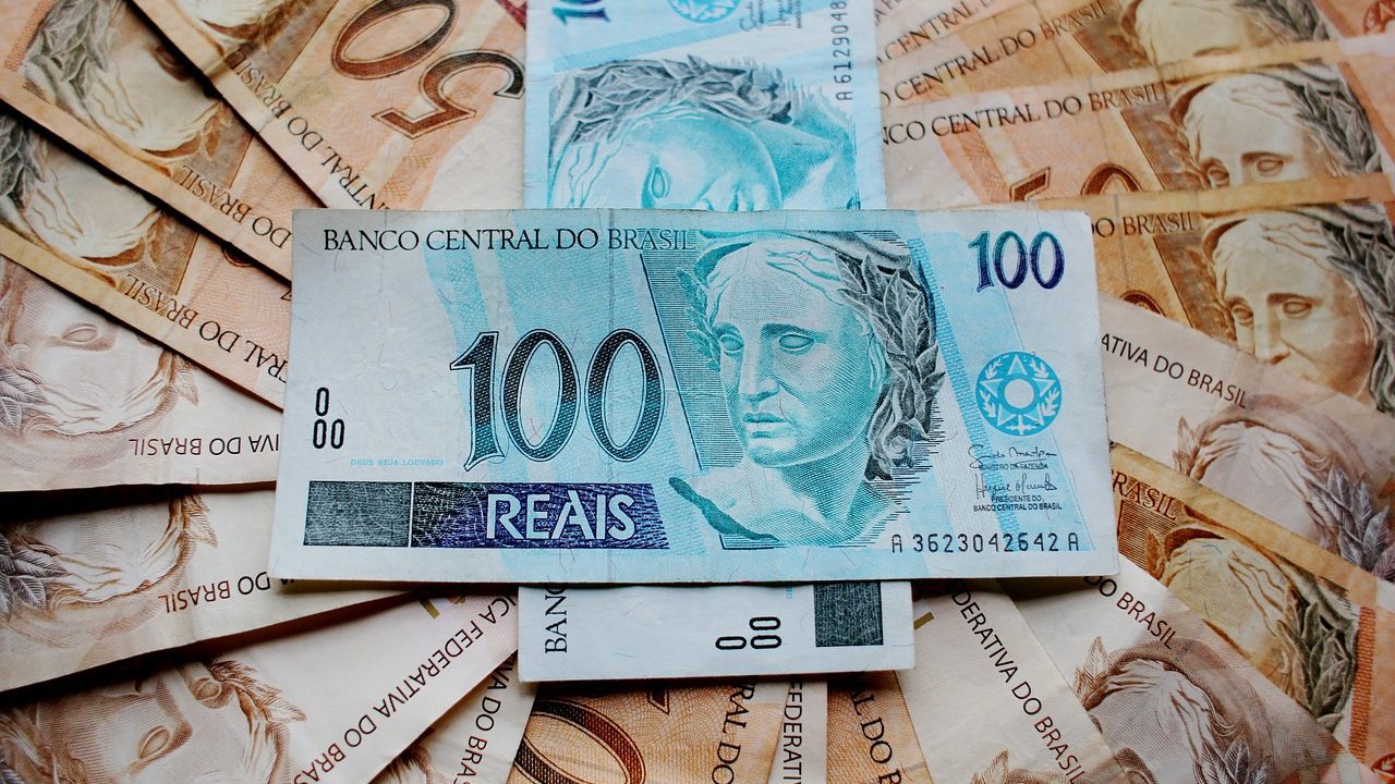 Com alta da cesta básica, salário ideal no Brasil deveria ser R$ 7,1 mil