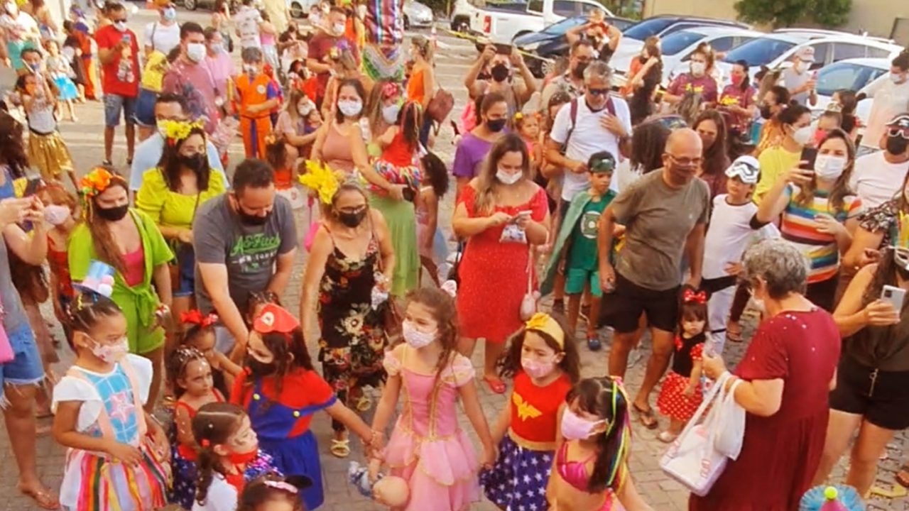 Com bandinha e brincadeiras, Shopping Cidade Verde realiza bailinho de Carnaval inclusivo