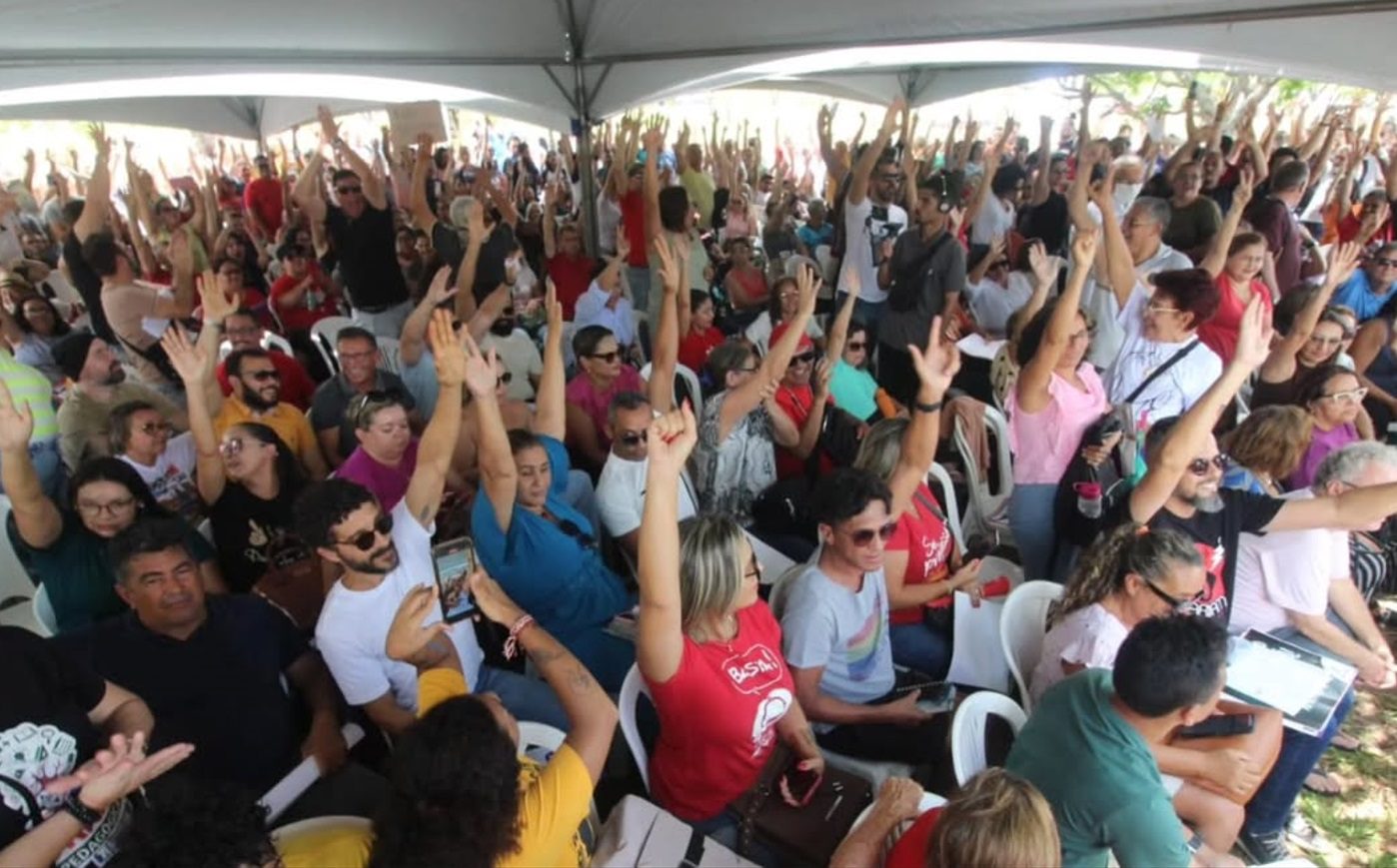 Professores da rede estadual do RN aprovam indicativo de greve por tempo indeterminado