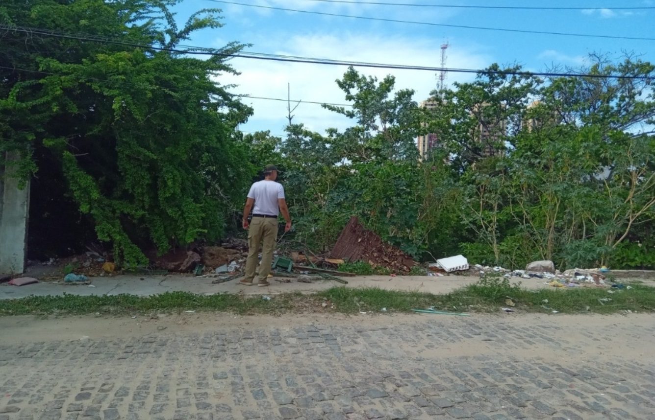 Semurb autua Caern por manter terreno em descaso ambiental