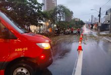 Natal enfrenta transtornos com alagamentos após fortes chuvas; Inmet eleva alerta