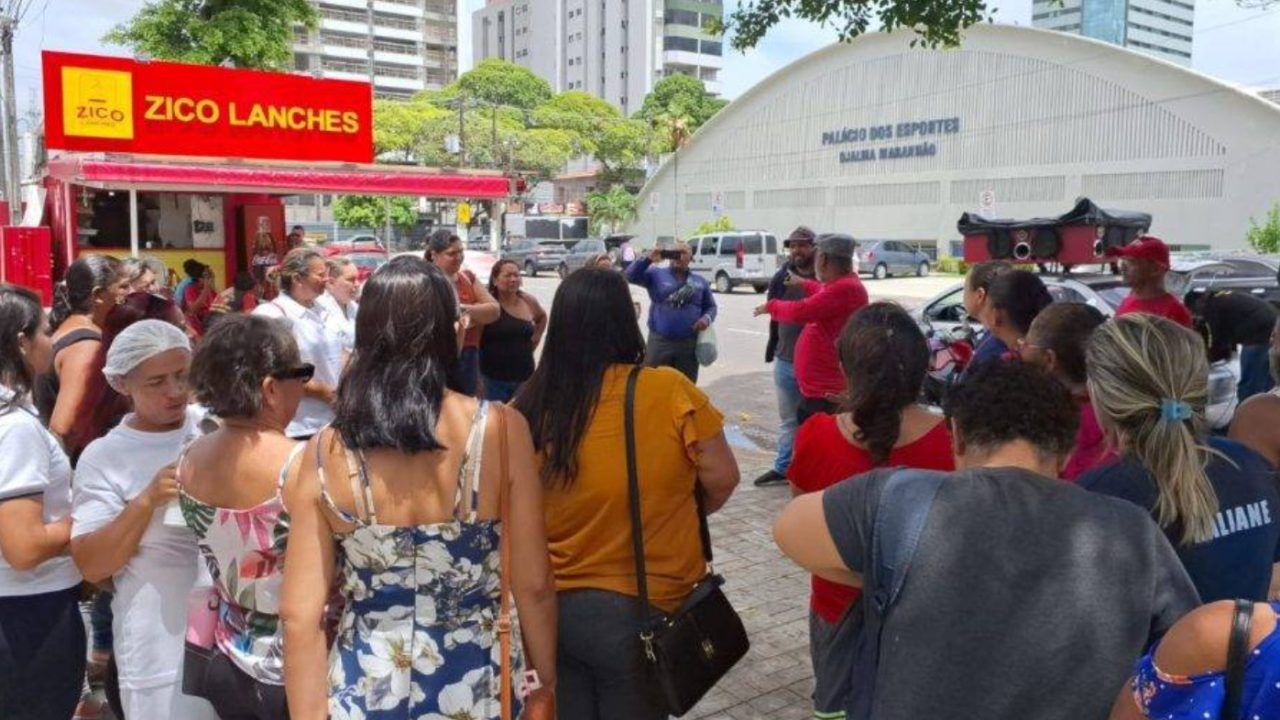 Com salários atrasados, merendeiras da rede estadual do RN entram em greve