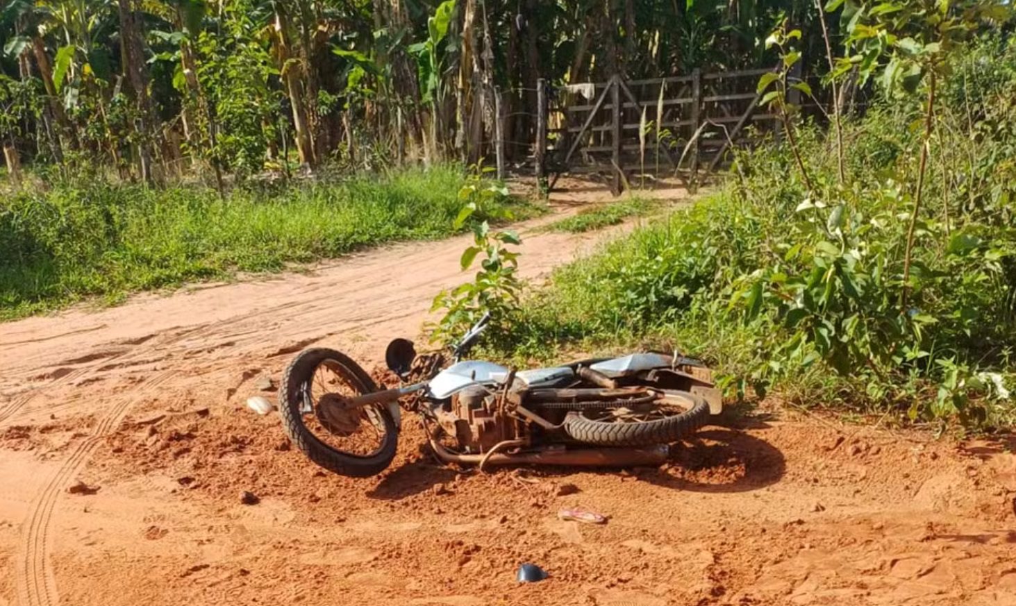 Bebê de um ano morre em colisão entre moto e reboque em Touros, no litoral do RN