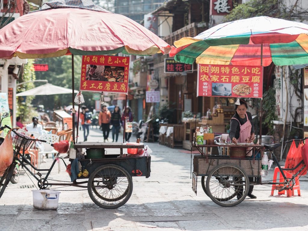 China anuncia plano para impulsionar consumo interno com aumento de renda e subsídios